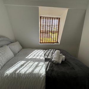 Kamer met een Queen Size Bed